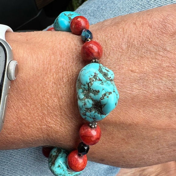 Turquoise and Red Beaded Bracelet - Picture 2 of 7